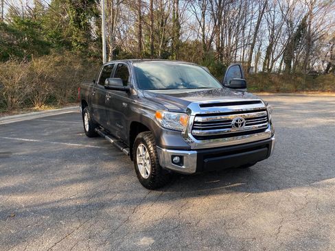 Used 2016 Toyota Tundra SR5 w/ SR5 Upgrade Package image 49