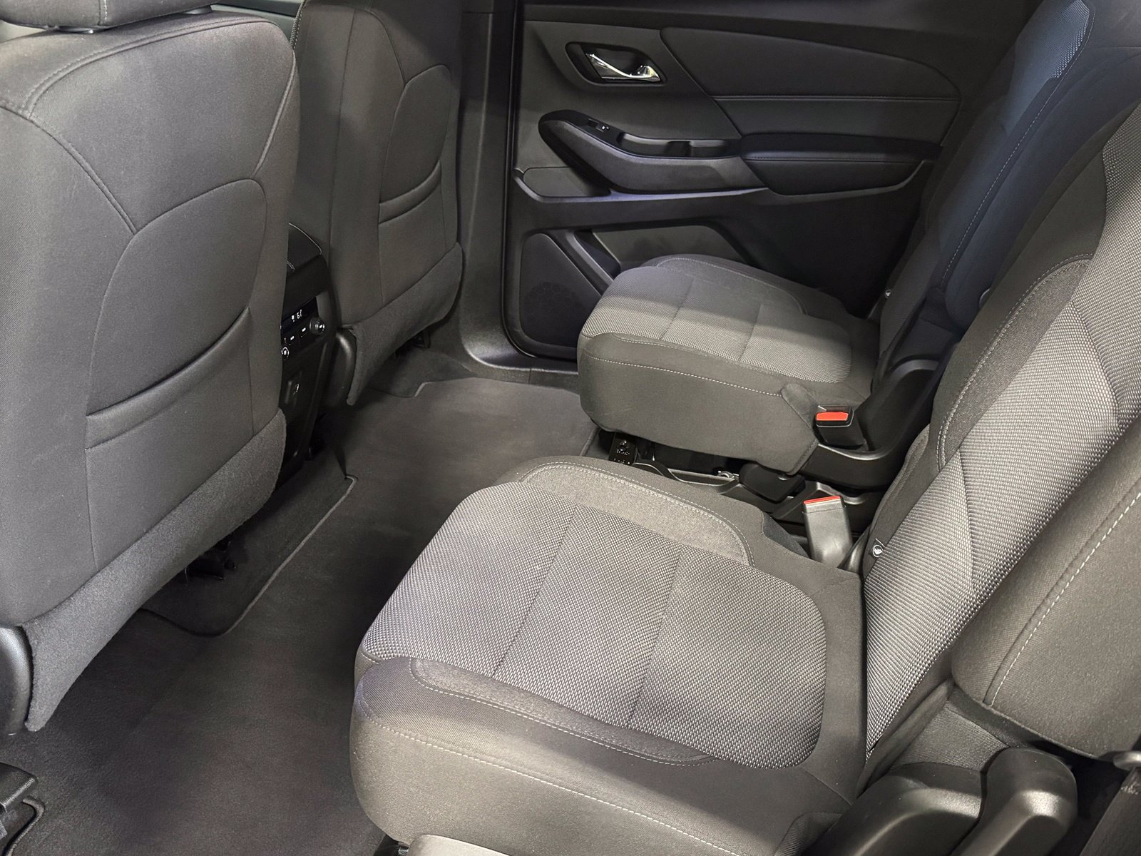 Used 2023 Chevrolet Traverse LT FWD image 37