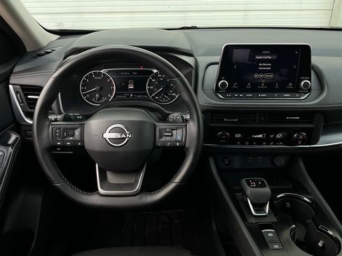 Used 2025 Nissan Rogue SV image 14