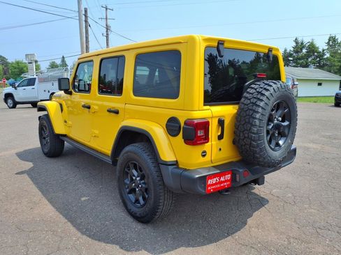 Used 2019 Jeep Wrangler Unlimited Sahara w/ Quick Order Package 24M Moab image 4