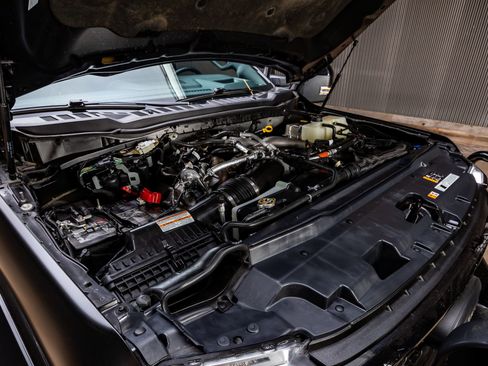 Used 2025 Ford F450 Platinum w/ FX4 Off-Road Package image 41