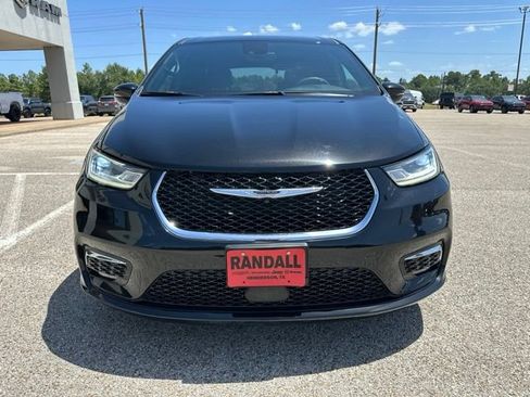 Certified 2025 Chrysler Pacifica Select FWD image 2