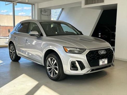 Certified 2025 Audi Q5 2.0T Premium Plus image 3