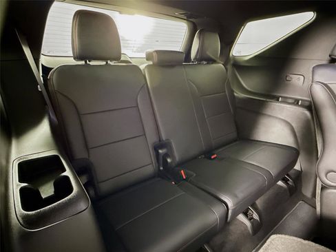 Used 2025 Chevrolet Traverse RS image 29