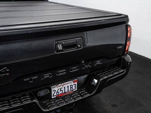 Used 2020 Toyota Tacoma TRD Sport w/ Technology Package AWD/4WD image 15