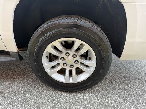 Used 2015 Chevrolet Suburban LT image 48