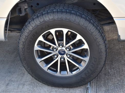 Used 2012 Ford F150 XLT w/ XLT Chrome Pkg image 10