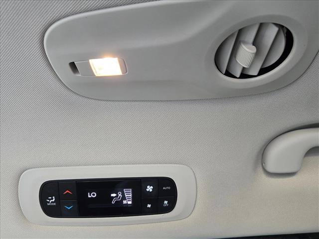 Used 2021 Chrysler Pacifica Touring-L FWD image 18