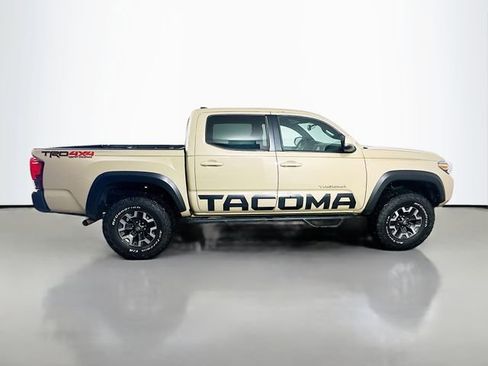 Used 2017 Toyota Tacoma TRD Sport image 5