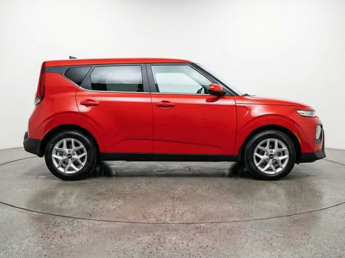 Used 2025 Kia Soul LX w/ LX Technology Package image 11