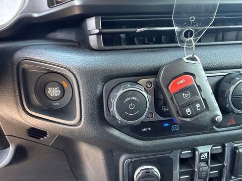 Used 2024 Jeep Wrangler Unlimited AWD/4WD image 41