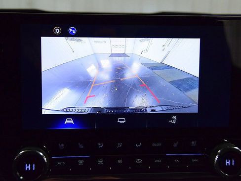 Used 2024 Chevrolet Colorado ZR2 w/ ZR2 Convenience Package III image 25