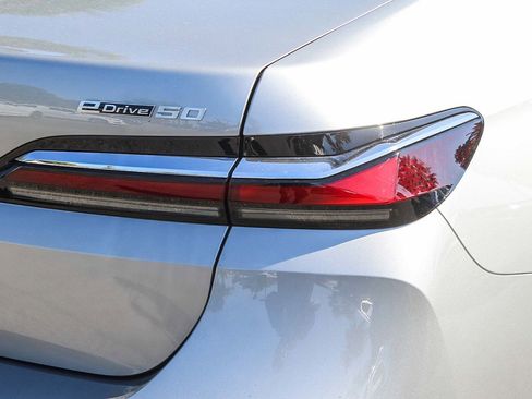 Certified 2025 BMW i7 eDrive50 w/ Premium Package image 7