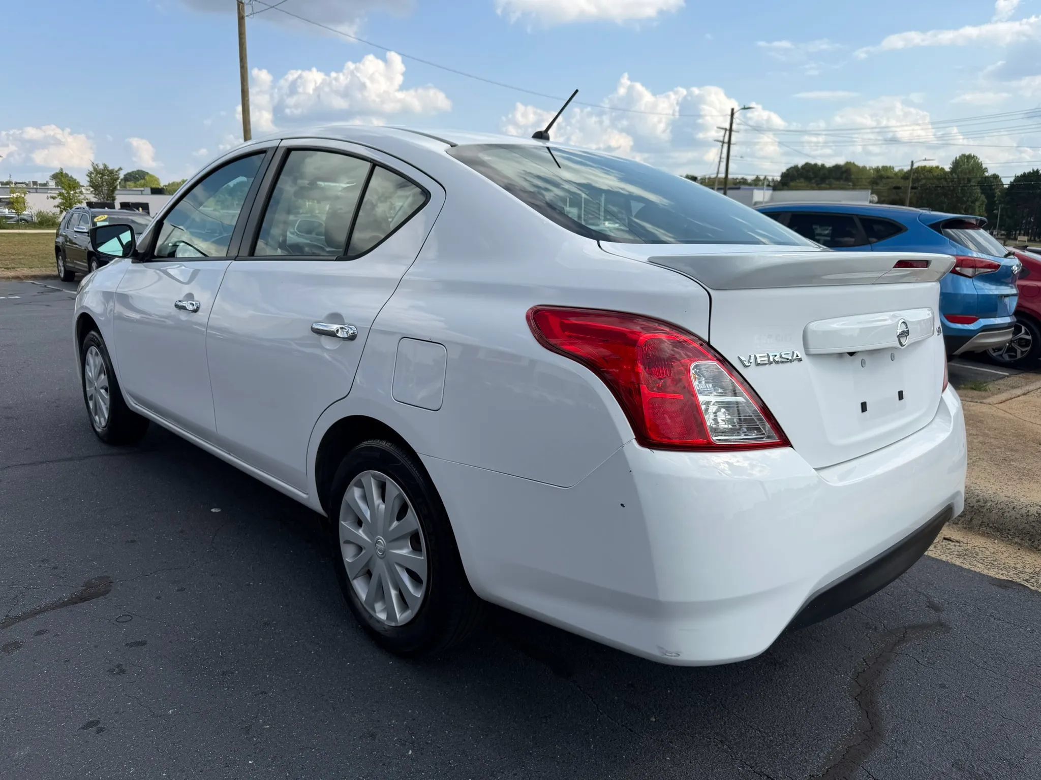 Used 2019 Nissan Versa SV FWD image 5