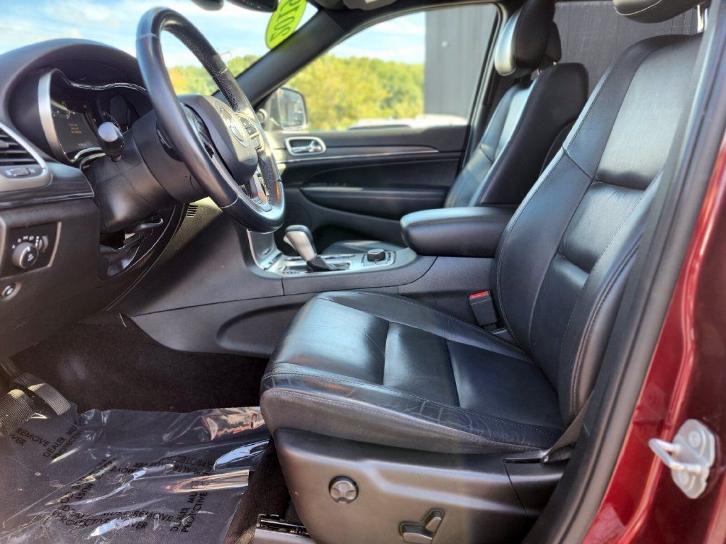 Used 2019 Jeep Grand Cherokee Limited AWD/4WD image 18