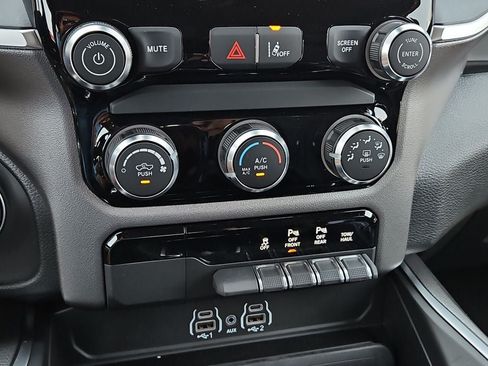 Used 2026 RAM 1500 Express AWD/4WD image 27