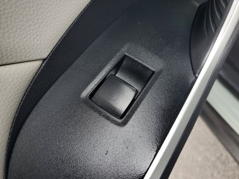 Used 2019 Toyota RAV4 XLE FWD image 13
