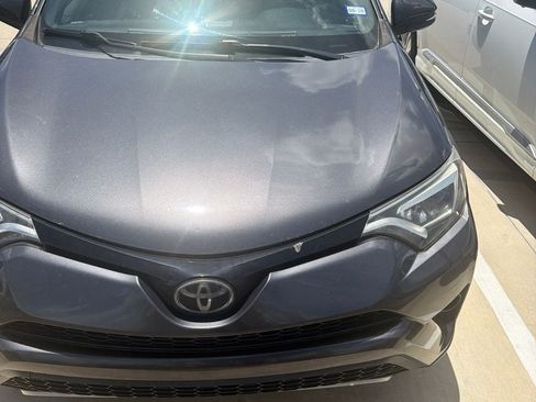 Used 2017 Toyota RAV4 SE FWD image 1