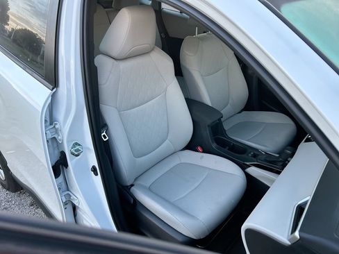 Used 2023 Toyota Corolla Cross L FWD image 30