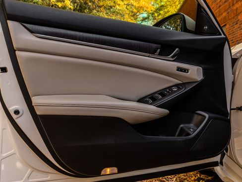 Used 2019 Honda Accord EX-L image 31