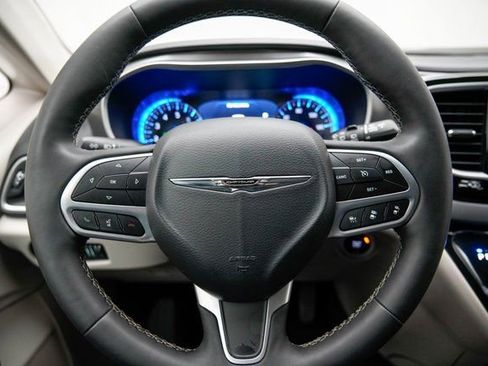 Used 2024 Chrysler Pacifica Touring-L image 33