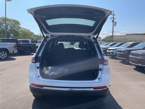 New 2025 Jeep Grand Cherokee Laredo X w/ Luxury Tech Group I image 6