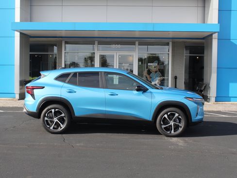 New 2026 Chevrolet Trax RS w/ Driver Confidence Package FWD image 5