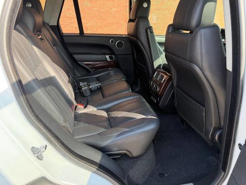 Used 2014 Land Rover Range Rover HSE image 32