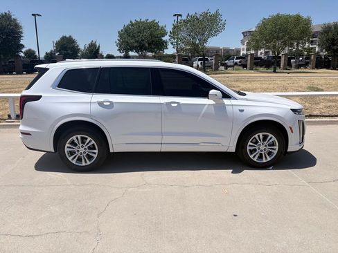 Used 2025 Cadillac XT6 Luxury FWD image 3