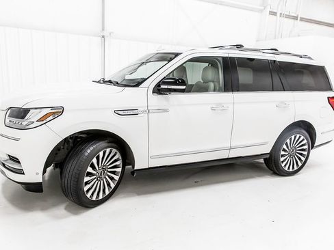 Used 2021 Lincoln Navigator Reserve w/ Luxury Package RWD image 4