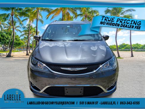 Used 2017 Chrysler Pacifica Touring-L FWD image 8