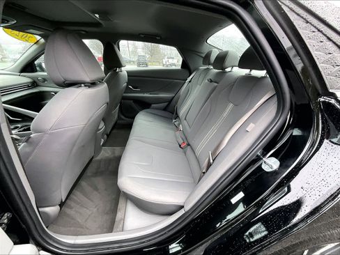 Used 2025 Hyundai Elantra SEL FWD image 15