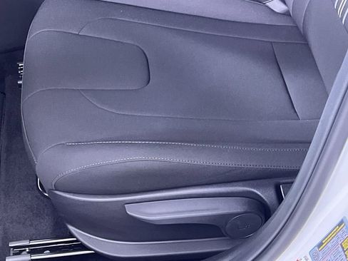 Used 2025 Hyundai Elantra SEL image 14