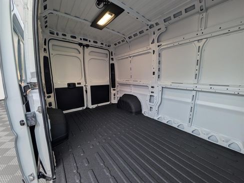 New 2026 RAM ProMaster 2500 w/ Premium Convenience Group FWD image 8