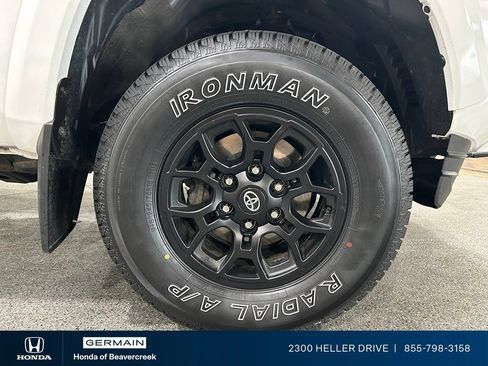 Used 2022 Toyota Tacoma SR5 AWD/4WD image 12