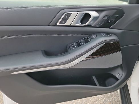 Certified 2025 BMW X5 xDrive50e w/ Premium Package image 19