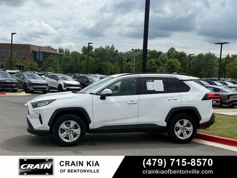 Used 2021 Toyota RAV4 XLE FWD image 4