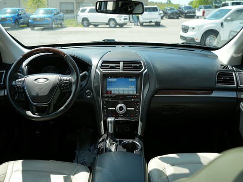 Used 2017 Ford Explorer Platinum AWD/4WD image 10