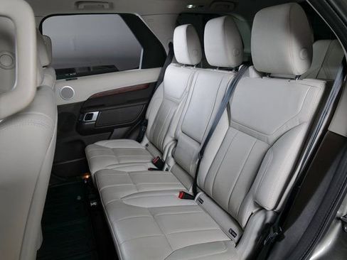 Used 2020 Land Rover Discovery HSE image 5