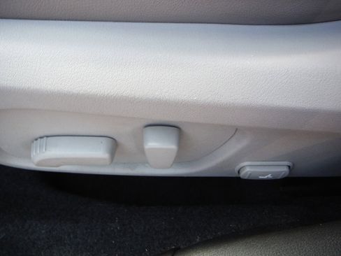 Used 2016 Subaru Forester 2.5i Limited AWD/4WD image 17
