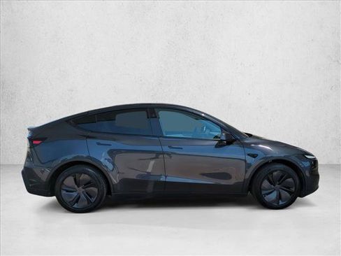 Used 2026 Tesla Model Y 2WD image 4