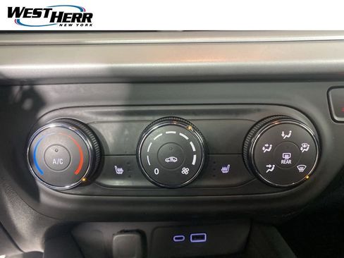 Used 2024 Chevrolet Trax RS FWD image 5