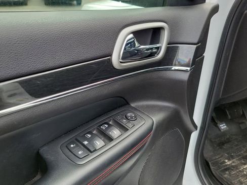 Used 2018 Jeep Grand Cherokee Trailhawk AWD/4WD image 8