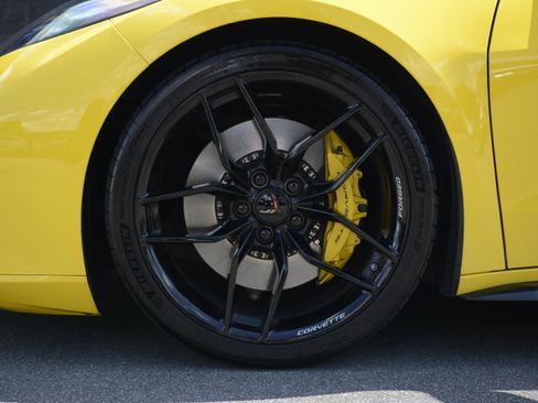 Used 2025 Chevrolet Corvette Z06 w/ Stealth Interior Trim Package RWD image 32