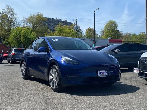 Used 2023 Tesla Model Y Long Range image 1