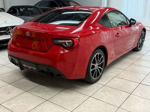 Used 2018 Toyota 86 RWD image 9