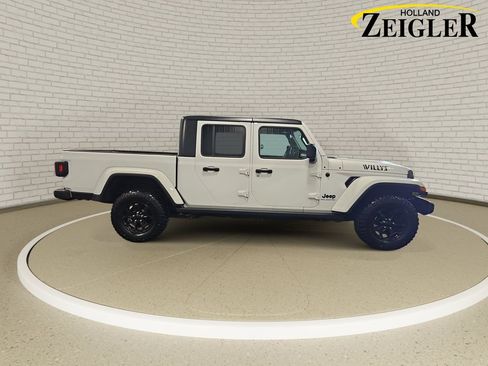 Used 2023 Jeep Gladiator Sport AWD/4WD image 4