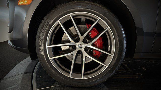 Used 2023 Porsche Macan S AWD/4WD image 37