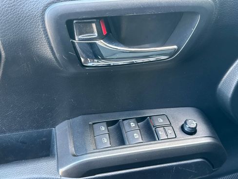 Used 2021 Toyota Tacoma TRD Sport w/ Technology Package image 12