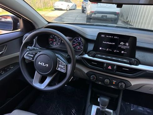 Used 2023 Kia Forte LXS w/ LXS Technology Package FWD image 18